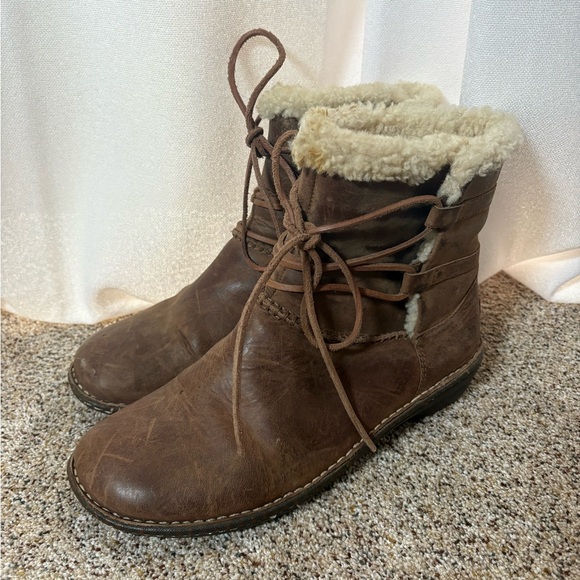 UGG Caspia Shearling Leather Boots – Women’s 9 Brown Tan Lace-Up Winter GUC - Picture 1 of 10